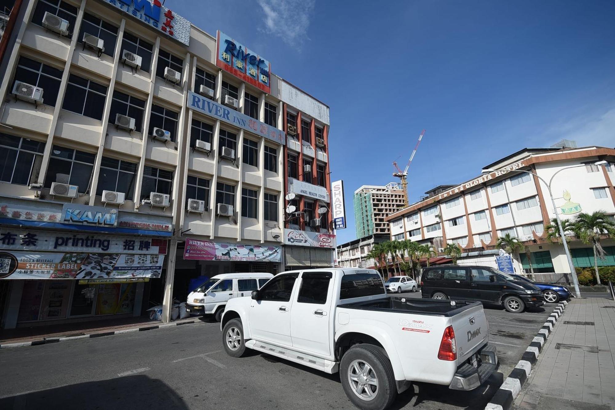 Oyo 90820 River Inn Miri Exterior foto
